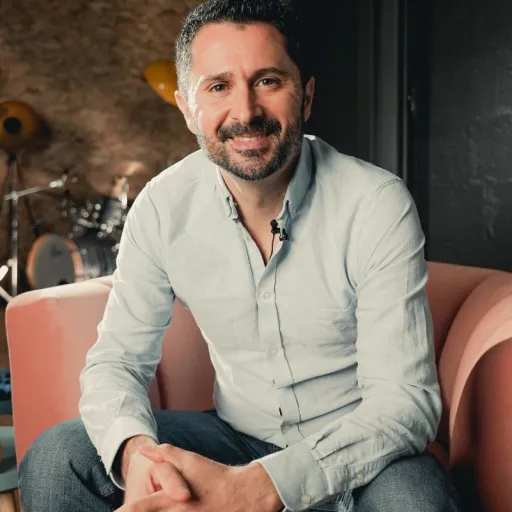 Interview de Julien Peron du magazine Innovation en Éducation : Innover pour transformer l’éducation vers une pédagogie plus humaine